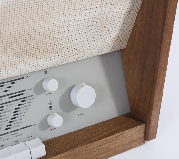 Bild 4 zu Objekt, Radio 'Stereo-Tischsuper RC8 TS 3', 1958, Herbert Hirche, Braun AG, Frankfurt am Main, 133A 111