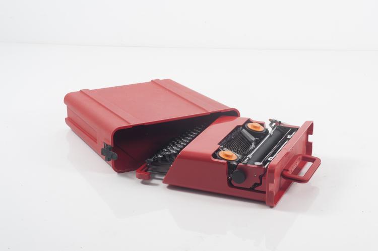 Bild 2 zu Objekt, Schreibmaschine 'Valentine S', 1969, Ettore Sottsass, Olivetti, Ivrea, 133B 494