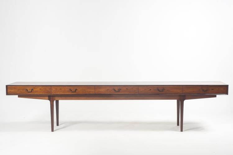 Bild 1 zu Objekt, 'Lowboard', c1958, D&auml;nemark, 133B 389