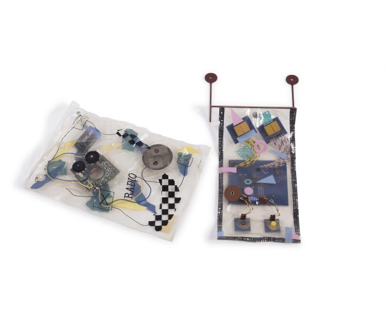 Hauptbild zu Objekt, 'Radio in a Bag' and '100 ObjEcts miRors of siLEnce', 1982, Daniel Weil, Inge Plastic f&uuml;r Anthologie Quartett, Bad Essen, 133B 420