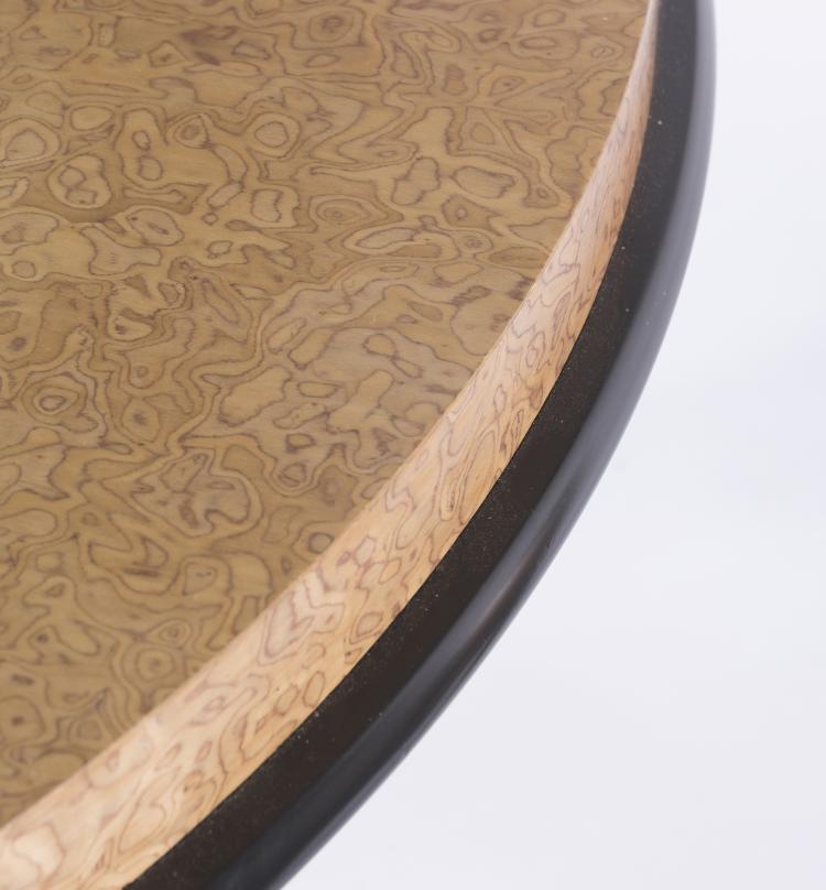 Bild 2 zu Objekt, Three 'Danube' chairs and a table, 1986, Ettore Sottsass, Leitner, Franz, St. Lambrecht, &Ouml;sterreich, 133B 626