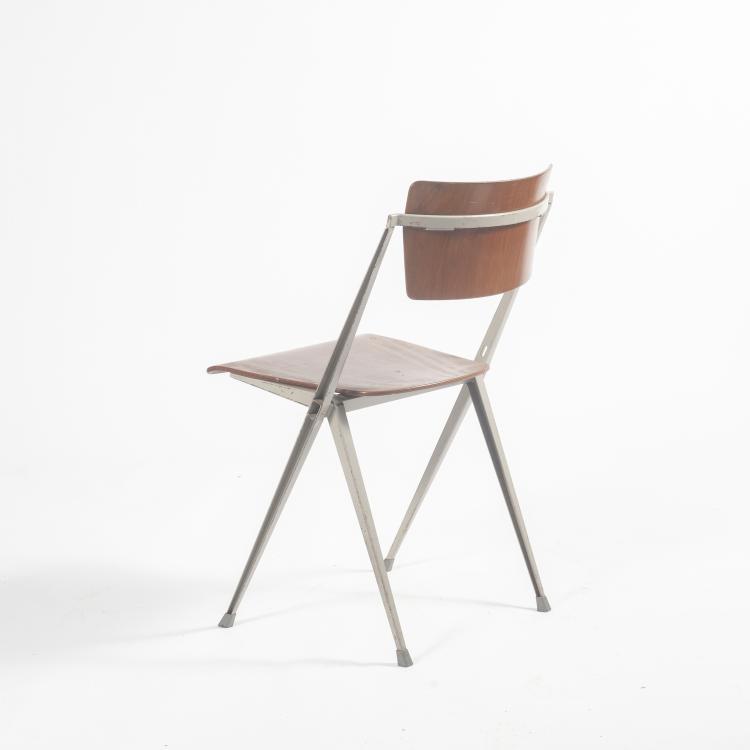 Bild 2 zu Objekt, (Schreib-) Tisch 'Pyramid' mit Stuhl 'Pyramid', 1960 , Wim Rietveld, Ahrend Cirkel, Den Haag, 133B 444