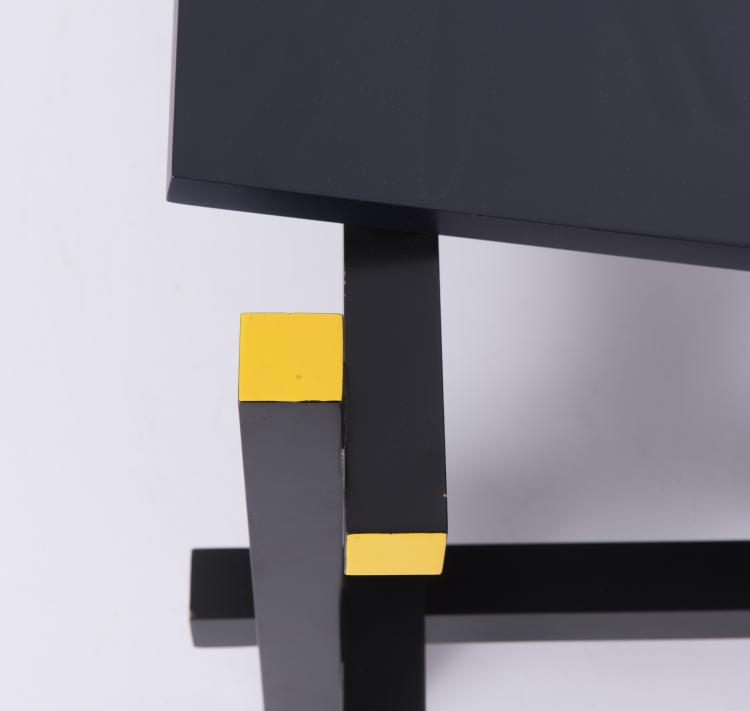 Bild 9 zu Objekt, 'Red-Blue' armchair, 1918, Gerrit Rietveld, Cassina, Mailand (zugeschrieben), 133B 185