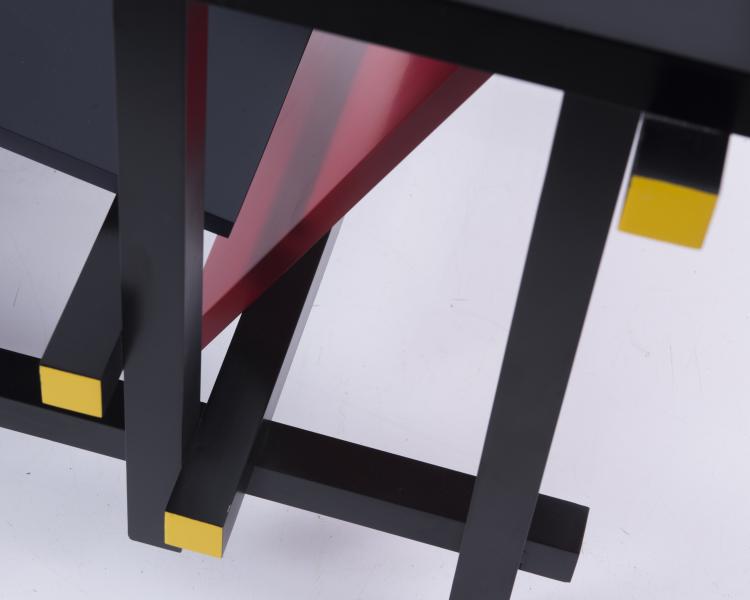 Bild 13 zu Objekt, 'Red-Blue' armchair, 1918, Gerrit Rietveld, Cassina, Mailand (zugeschrieben), 133B 185