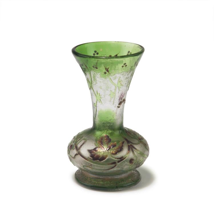 Hauptbild zu Objekt, 'Vigne et abeille' vase, 1895-1900, Vallerysthal & Portieux, Verreries r&eacute;unies de, 135 233