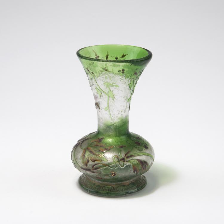 Bild 1 zu Objekt, 'Vigne et abeille' vase, 1895-1900, Vallerysthal & Portieux, Verreries r&eacute;unies de, 135 233