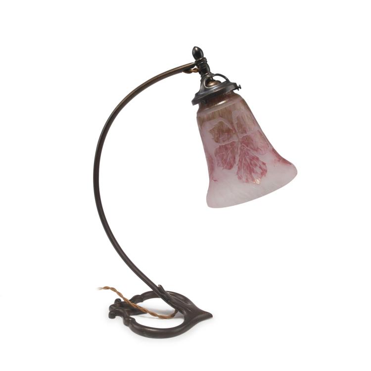 Hauptbild zu Objekt, 'Roses sauvages' table light, 1918-21, Schneider, Epinay-sur-Seine, 135 220