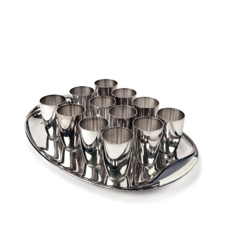 Hauptbild zu Objekt, Zw&ouml;lf Becher und Tablett, um 1930, Binder, Wilhelm, Schw&auml;bisch Gm&uuml;nd; Koch & Bergfeld, Bremen, 134D 815