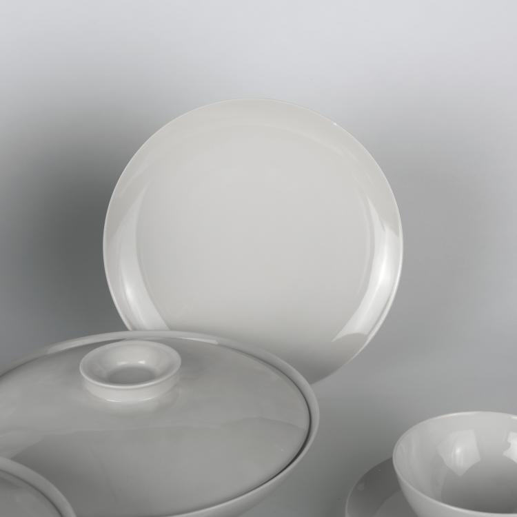 Bild 1 zu Objekt, 29 Teile Speiseservice 'Urbino', 1931, Trude Petri, Berlin, KPM, 134D 853