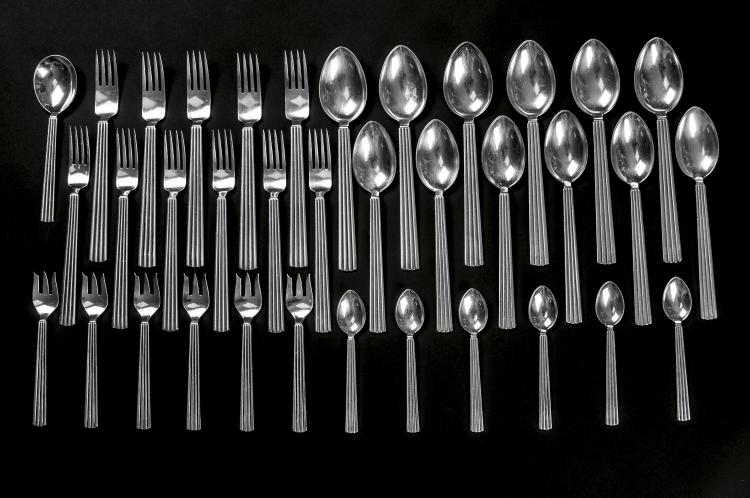Hauptbild zu Objekt, 42 Teile Besteck 'Bernadotte', 1939 , Sigvard Bernadotte, Jensen, Georg, Kopenhagen, 134D 871