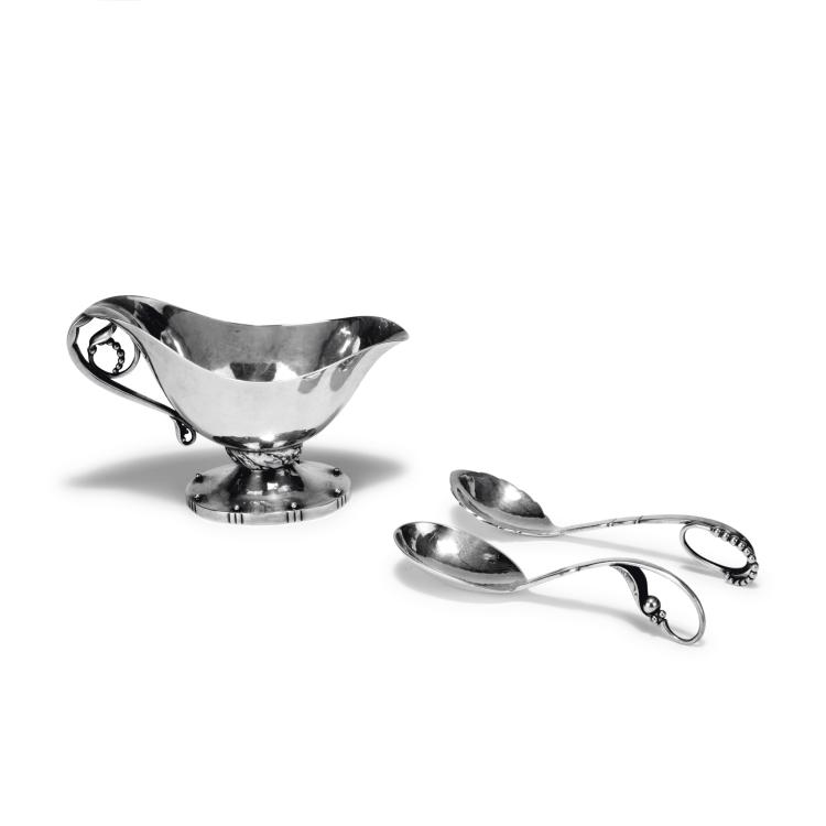 Hauptbild zu Objekt, Small gravyboat with two spoons, c1915, Jensen, Georg, Kopenhagen, 134D 763