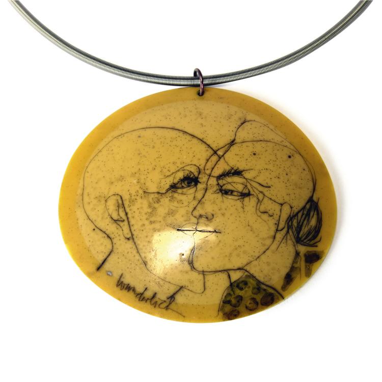 Hauptbild zu Objekt, Anh&auml;nger 'Der Kuss', 2001, Paul Wunderlich, Wunderlich, Paul, 134D 927