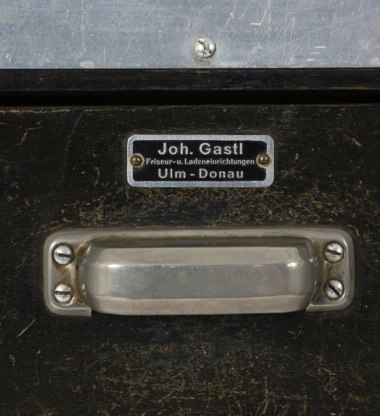 Bild 2 zu Objekt, Hairdresser's console table, c1950, Deutschland, 134D 881