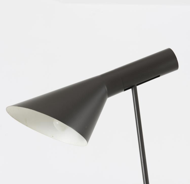 Bild 2 zu Objekt, 'AJ' floor light, 1957, Arne Jacobsen, Poulsen, Louis, Kopenhagen, 134D 901