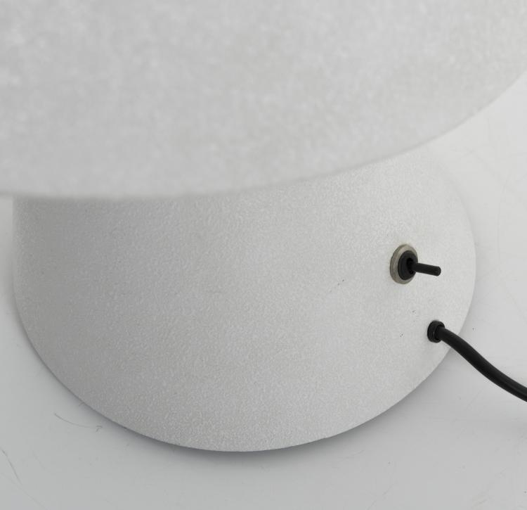 Bild 1 zu Objekt, 'Lavinia' table light, 1988, Masayuki Kurosawa, Artemide, Mailand, 134B 540