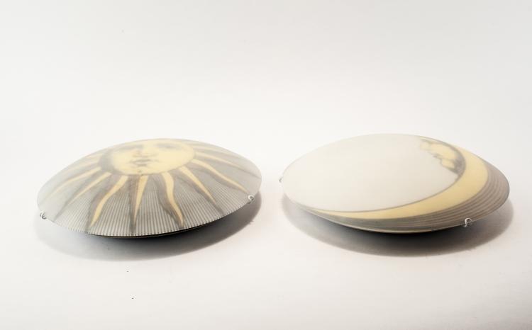 Bild 1 zu Objekt, Two 'Sole' and 'Luna' brackets / ceiling lights, c1995, Barnaba Fornasetti, Antonangeli Illuminazione, Paderno Dugnano/Mailand; Fornasetti, Mailand, 134A 230