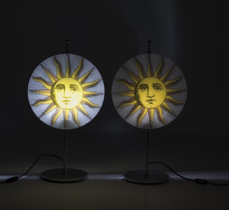 Bild 3 zu Objekt, Two 'Sole' table lights, c1995, Barnaba Fornasetti, Antonangeli Illuminazione, Paderno Dugnano/Mailand; Fornasetti, Mailand, 134A 237