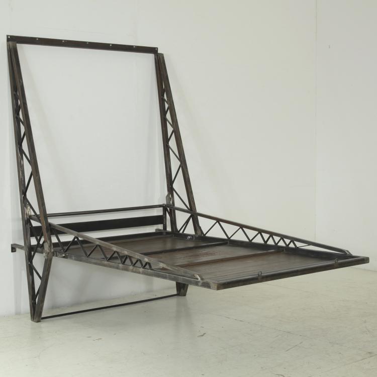 Bild 1 zu Objekt, Fold-away double bed, 1987, Wolfgang Laubersheimer, Pentagon, K&ouml;ln, 136A 198