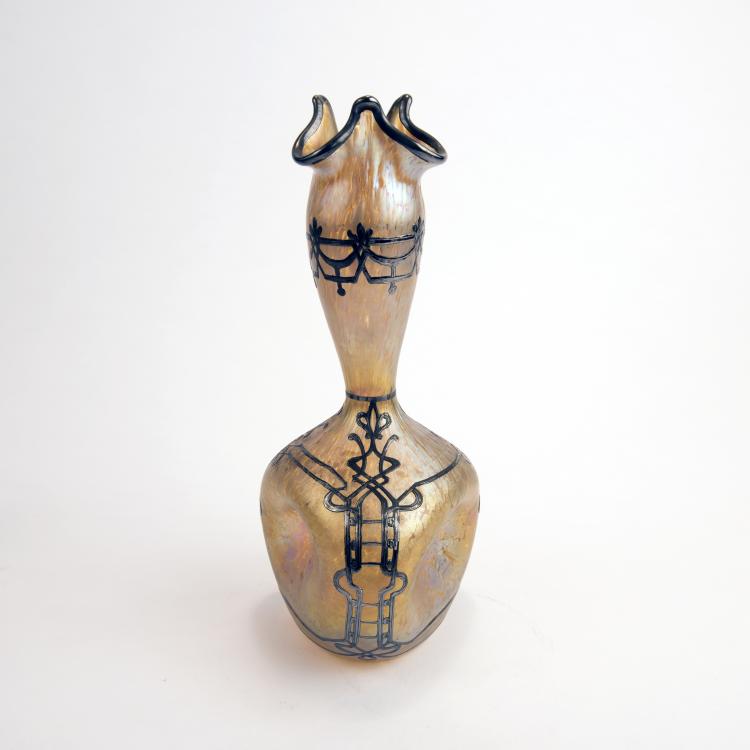 Bild 1 zu Objekt, Papillon-Vase mit galvanischer Silberauflage, 1898, L&ouml;tz Wwe., Klosterm&uuml;hle, 135 251