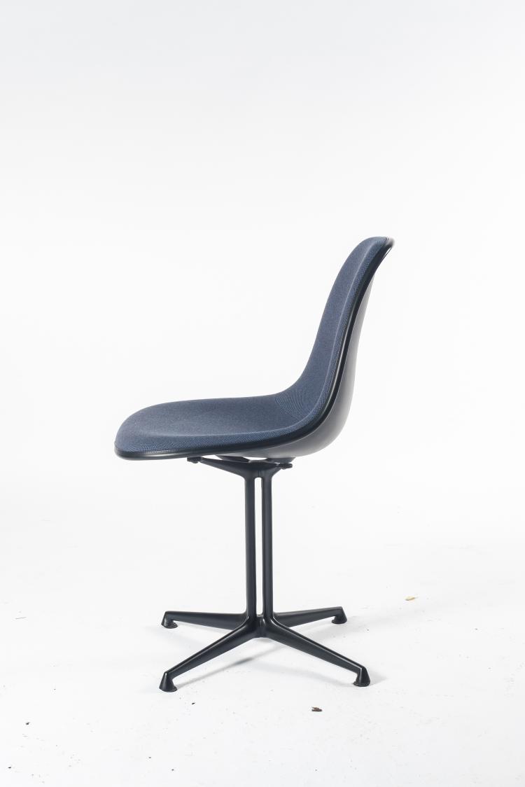 Bild 3 zu Objekt, Six 'Plastic Side Chairs' on 'LaFonda' base, c1960, Charles Eames, Vitra, Weil am Rhein, 134B 431
