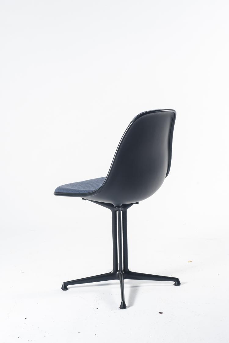 Bild 4 zu Objekt, Six 'Plastic Side Chairs' on 'LaFonda' base, c1960, Charles Eames, Vitra, Weil am Rhein, 134B 431