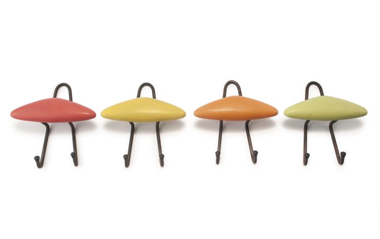 Hauptbild zu Objekt, Four coat hangers, 1950s, Italien, 134A 17