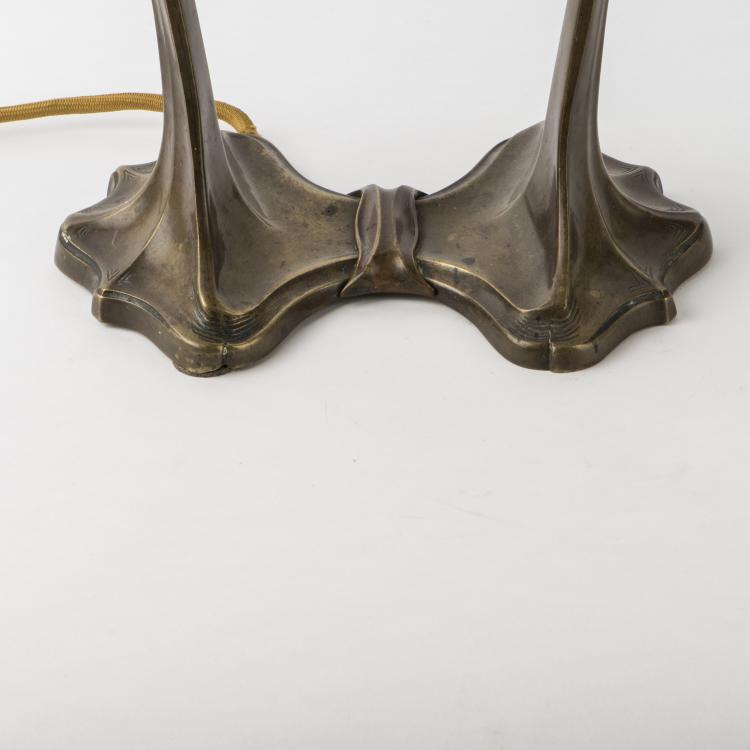 Bild 2 zu Objekt, Gro&szlig;e Tischlampe, ausgef&uuml;hrt von Br&auml;unlich & Langlotz, Berlin, um 1901, Hermann Eichberg, L&ouml;tz Wwe., Klosterm&uuml;hle; Br&auml;unlich & Langlotz, Berlin, 135 248