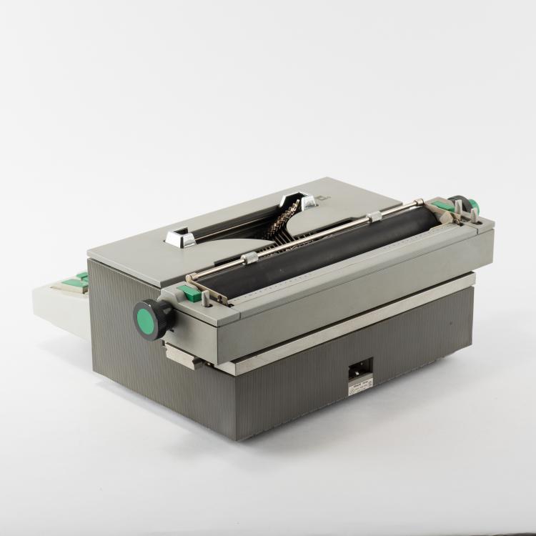 Bild 1 zu Objekt, 'Praxis 48' typewriter, 1964, Ettore Sottsass, Olivetti, Ivrea, 134A 116