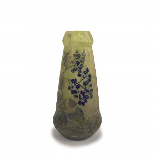 'Je meurs où je m'attache' vase, c1910