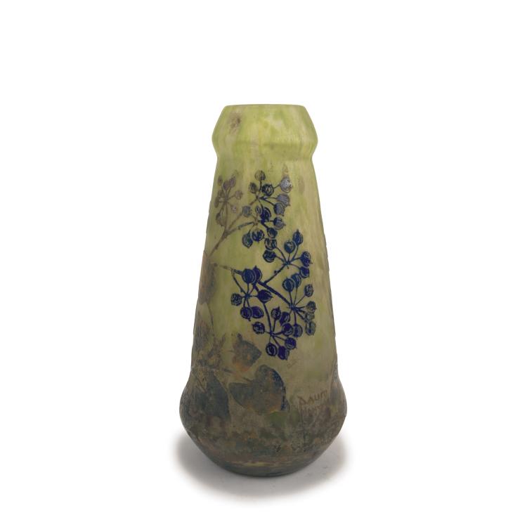 Hauptbild zu Objekt, 'Je meurs o&ugrave; je m'attache' vase, c1910, Daum Fr&egrave;res, Nancy, 135 72