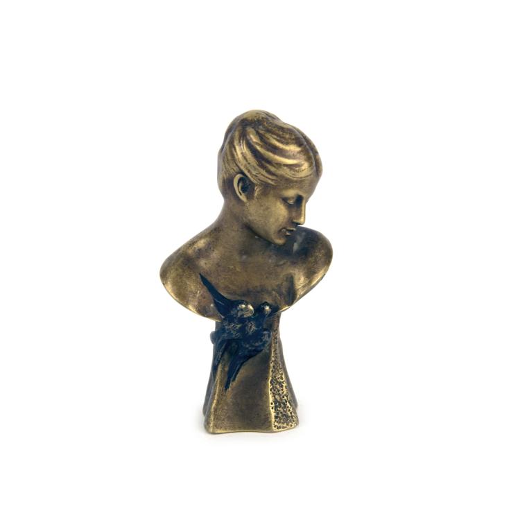Hauptbild zu Objekt, Bust of girl with swallows as signet, c1890, Engelbert Joseph Peiffer, Susse Fr&egrave;res, Paris, 135 393