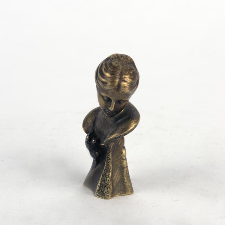 Bild 1 zu Objekt, Bust of girl with swallows as signet, c1890, Engelbert Joseph Peiffer, Susse Fr&egrave;res, Paris, 135 393