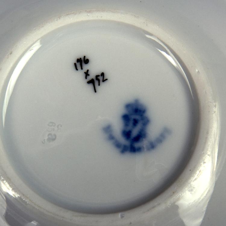 Bild 1 zu Objekt, '108/3a' - '820' mocha cup with d&eacute;cor '752', c1905, Adelbert Niemeyer, Nymphenburg, KPM, 135 519