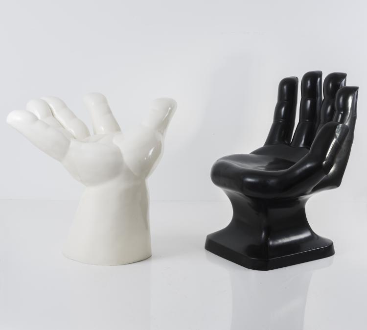 Hauptbild zu Objekt, Two 'Hand' chairs, 1970s, Italien oder Deutschland - vers. Versionen, 134B 521