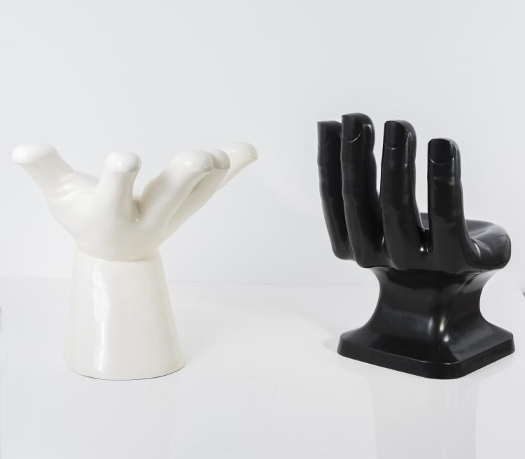 Bild 1 zu Objekt, Two 'Hand' chairs, 1970s, Italien oder Deutschland - vers. Versionen, 134B 521
