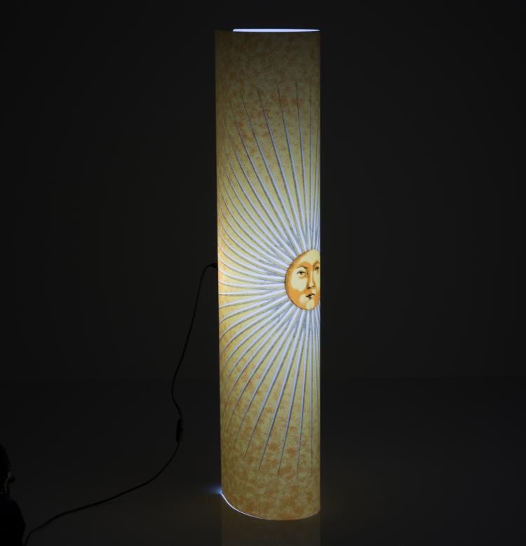 Bild 1 zu Objekt, 'Sole grande' floor lamp, c1995, Barnaba Fornasetti, Antonangeli Illuminazione, Paderno Dugnano/Mailand; Fornasetti, Mailand, 134A 234