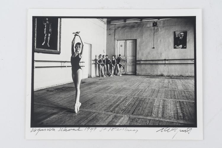 Hauptbild zu Objekt, 'Vaganova School 1999 St. Petersburg', 1999, Arthur Elgort, 136B 57