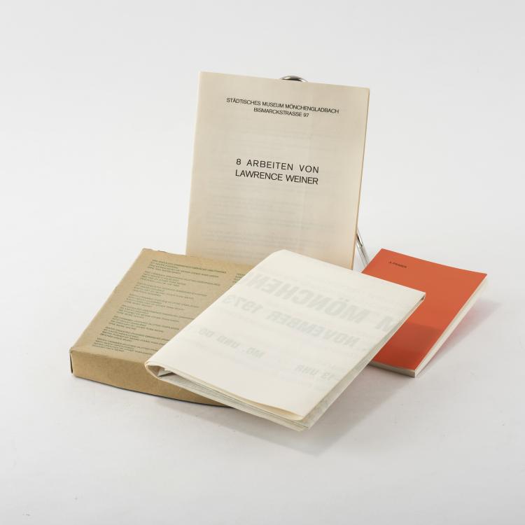 Hauptbild zu Objekt, '8 Arbeiten von  Lawrence Weiner' (Edition), 1972, Lawrence Weiner, St&auml;dtisches Museum M&ouml;nchengladbach, 136B 27