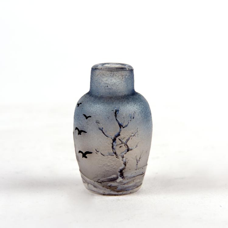Bild 1 zu Objekt, Miniaturvase 'Neige, corbeaux', 1904, Daum Fr&egrave;res, Nancy, 135 35