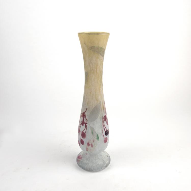 Bild 1 zu Objekt, 'Cerises' vase, 1905-10, Henri Berg&eacute;, Daum Fr&egrave;res, Nancy, 135 41