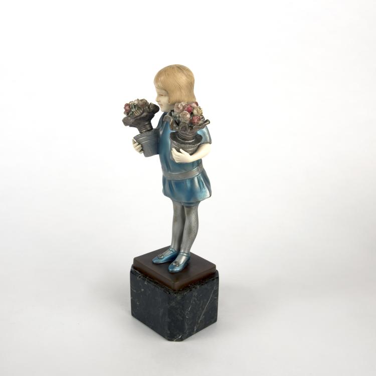 Bild 1 zu Objekt, 'Boy with Flowers', 1920s, Richard W. Lange, Rosenthal & Maeder, Berlin, 135 353