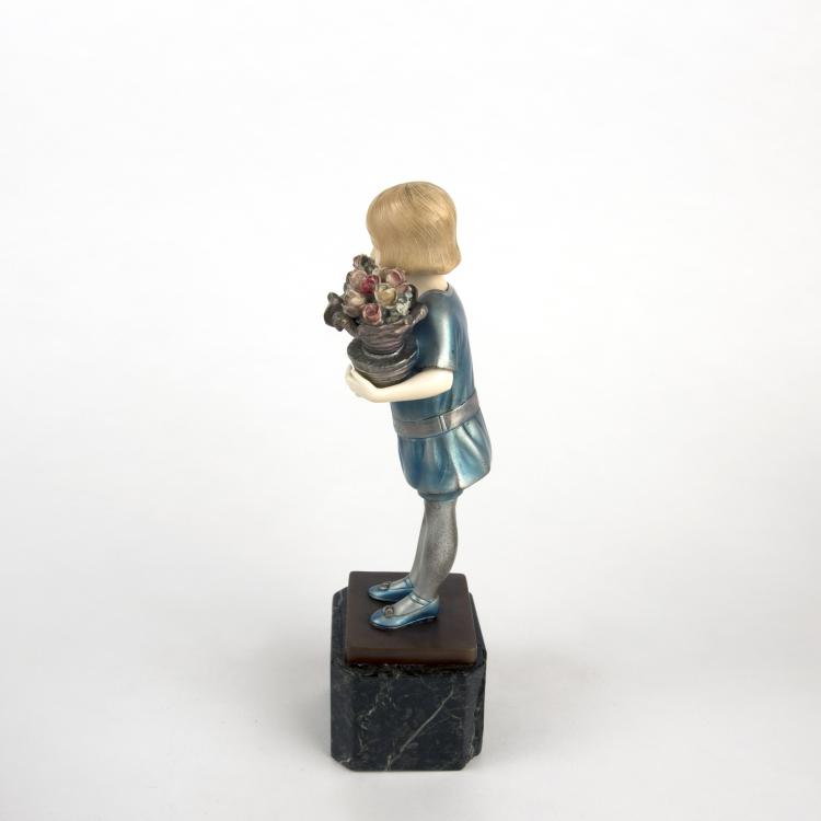 Bild 2 zu Objekt, 'Boy with Flowers', 1920s, Richard W. Lange, Rosenthal & Maeder, Berlin, 135 353