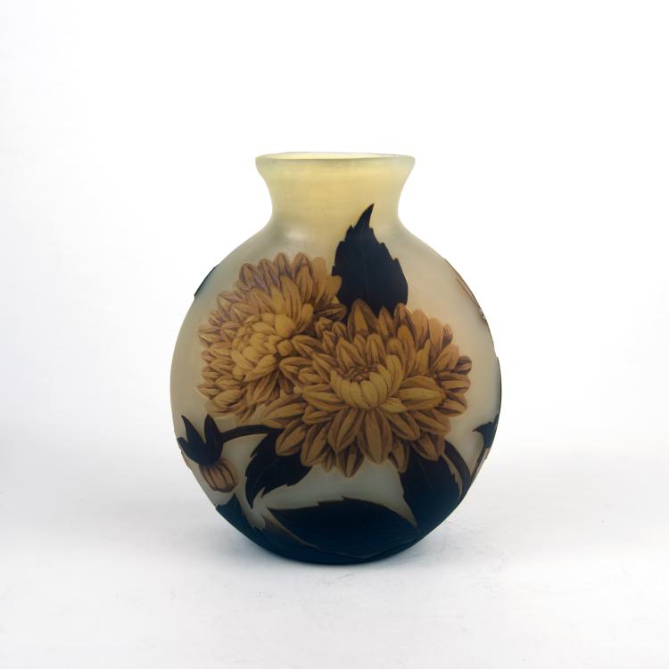 Bild 1 zu Objekt, 'Dahlias' vase, 1920s, Muller Fr&egrave;res, Lun&eacute;ville, 135 209
