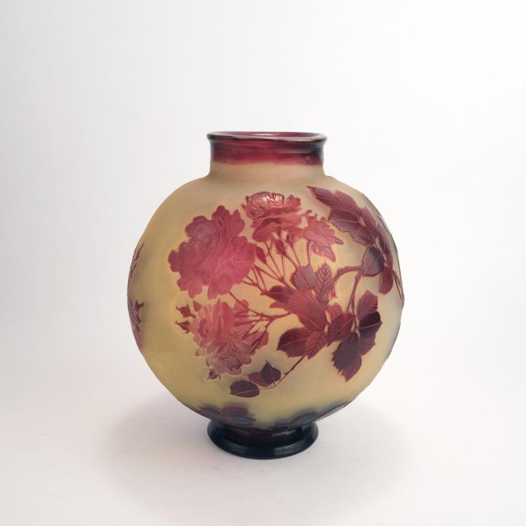 Bild 1 zu Objekt, 'Roses grimpantes' vase, 1920s, Gall&eacute;, Emile, Nancy, 135 162