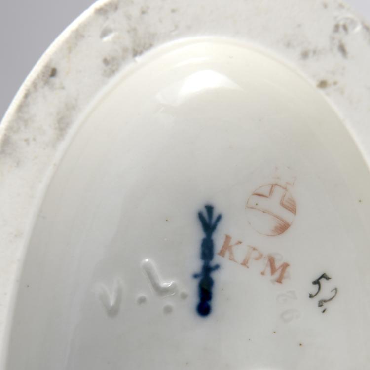 Bild 2 zu Objekt, Afrikanerin aus dem 'Hochzeitszug', 1909, Adolph Amberg, Berlin, KPM, 135 530