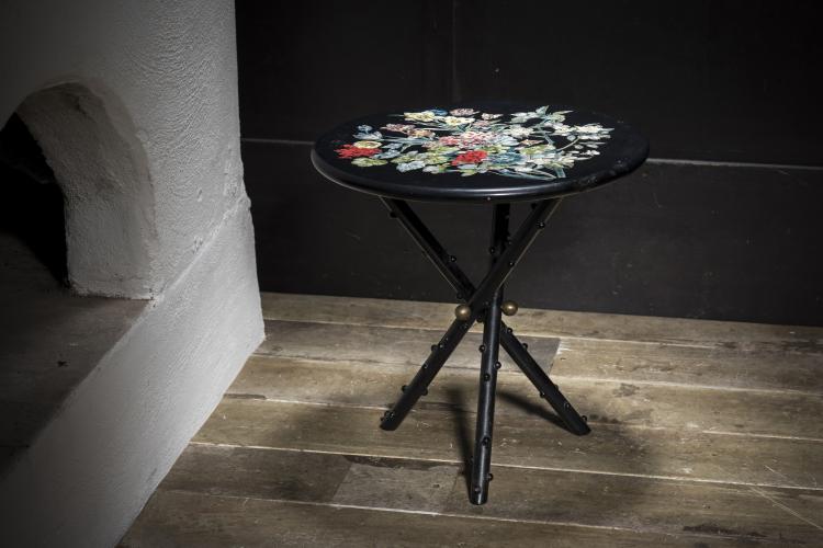 Bild 1 zu Objekt, Kleiner Beistelltisch, 1950er Jahre, Piero Fornasetti, Fornasetti, Mailand, 137B 522