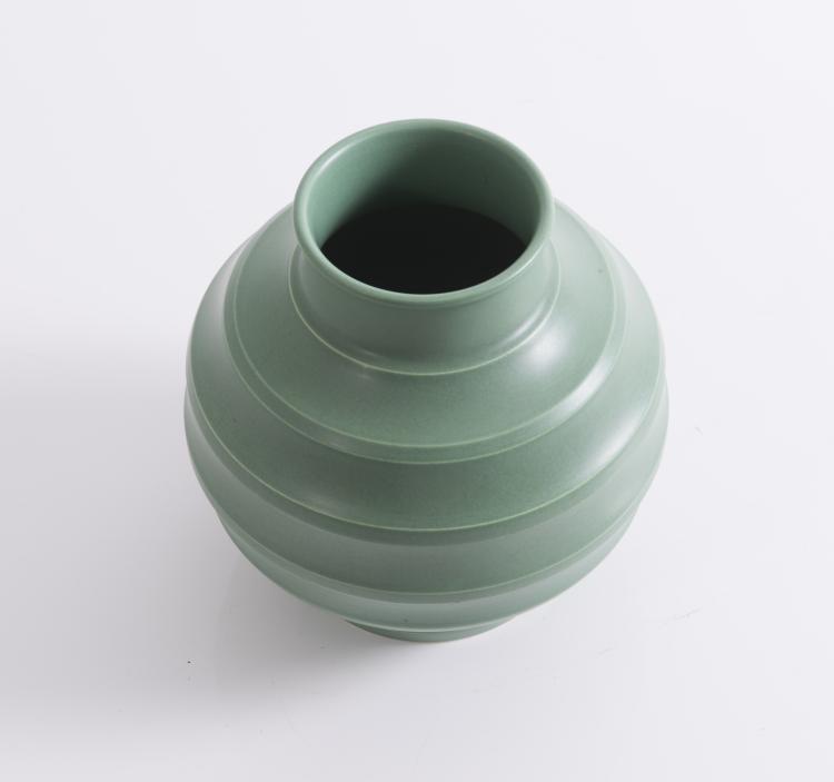 Bild 1 zu Objekt, Vase 'Matt Green', 1933-39, Wedgwood, Etruria, 137B 373