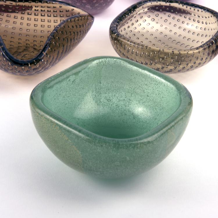 Bild 1 zu Objekt, Acht Schalen 'A bolle', 'A bollicine' und 'Sommerso a bollicine', um 1935-50, Carlo Scarpa, Venini & C., Murano, 137C 615
