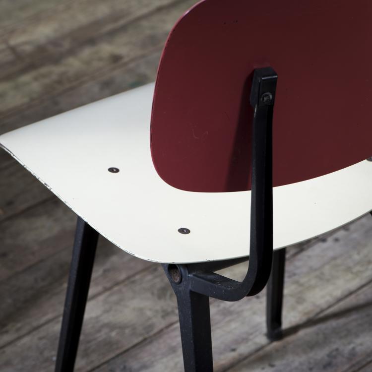 Bild 3 zu Objekt, Schreibtisch 'Pyramid', 1960 und Stuhl 'Revolt', 1954, Wim Rietveld, Ahrend Cirkel, Den Haag, 136A 181