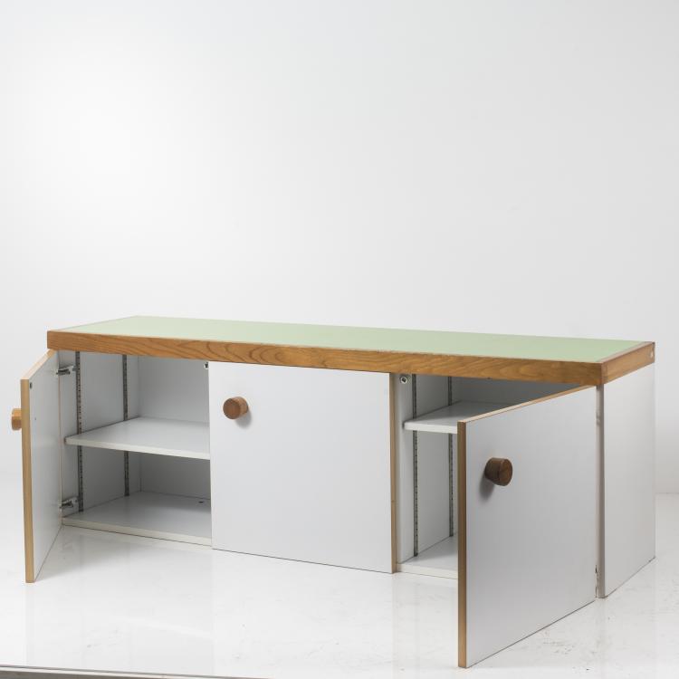 Bild 2 zu Objekt, 'Les Arcs' wall shelf, 1967-69, Charlotte Perriand, Frankreich, 136A 192